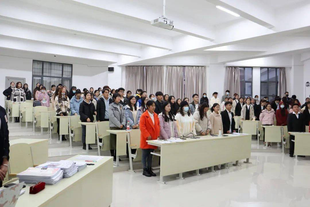 【PA集团首页】
六院资讯丨语言文化学院开展“班团团体建设交流会”运动(图2)