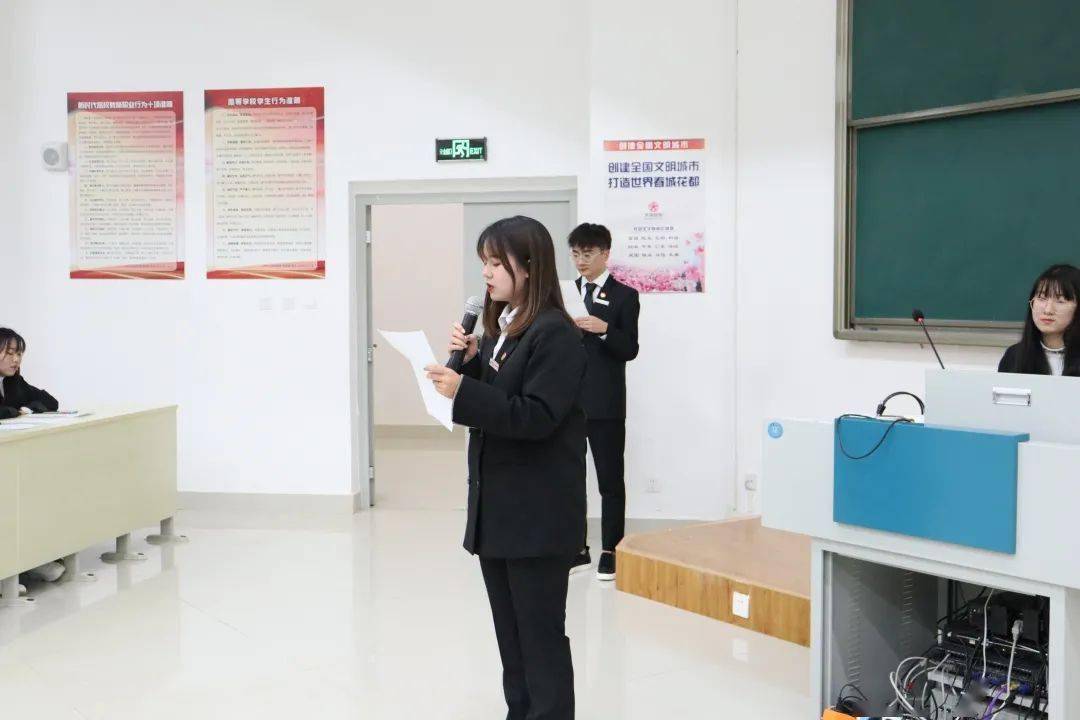【PA集团首页】
六院资讯丨语言文化学院开展“班团团体建设交流会”运动(图4)